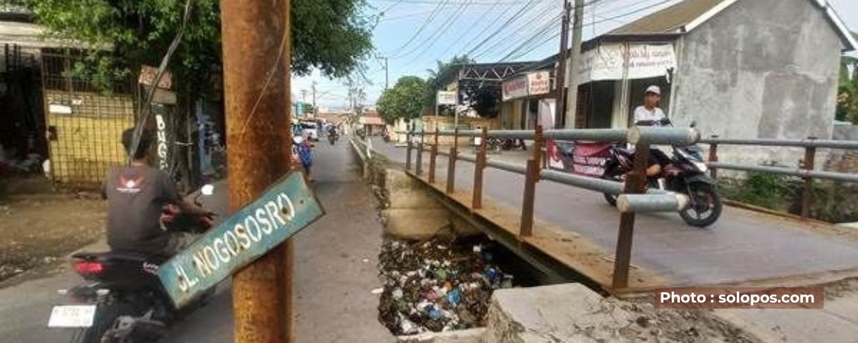 proyek-perbaikan-jembatan-di-jalan-nogososro-tlogosari-mangkrak-banyak-pengendara-jatuh