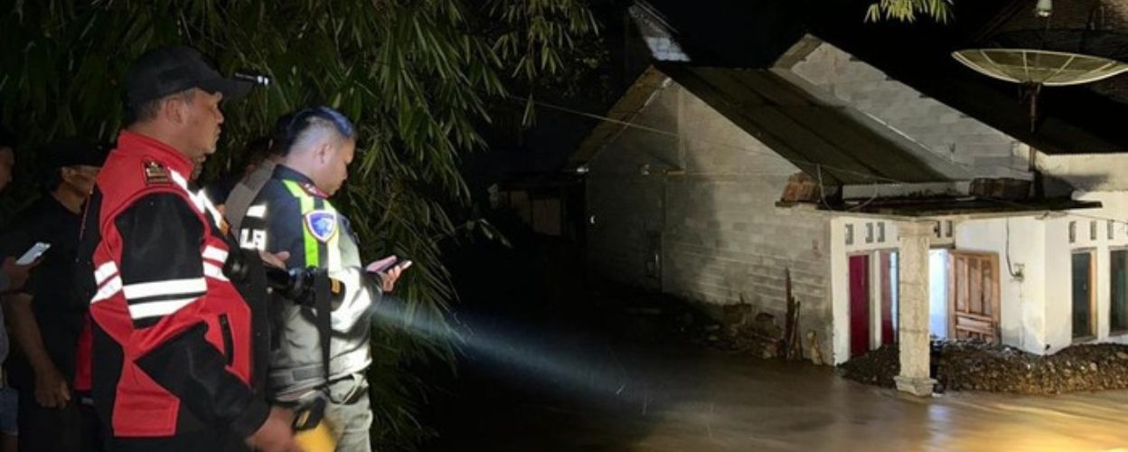 puluhan-rumah-dan-90-kk-terdampak-jebolnya-tanggul-banyubiru-semarang