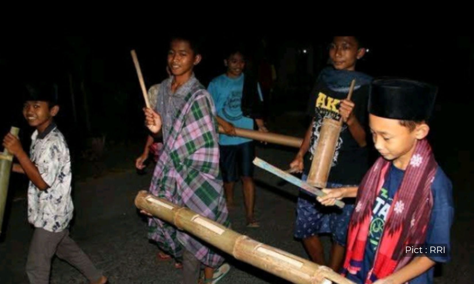 ramadhan-sebentar-lagi-lur-ini-3-tradisi-unik-yang-cuma-bisa-kamu-temuin-di-indonesia-mana-yang-paling-kamu-kangenin