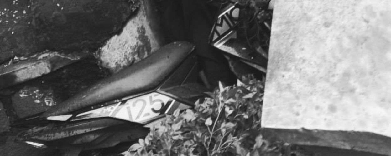 pemotor-mio-nyemplung-parit-di-jalan-perintis-kemerdekaan-satu-orang-tewas