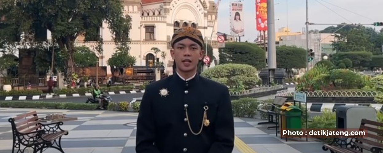 akmal-faiz-khadafi-paskibraka-perwakilan-jateng-pembentang-bendera-merah-putih-hut-ri-ke-79-di-ikn