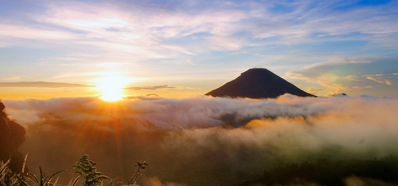 mengagumi-keindahan-bukit-sikunir-spot-sunrise-terbaik-di-jawa-tengah