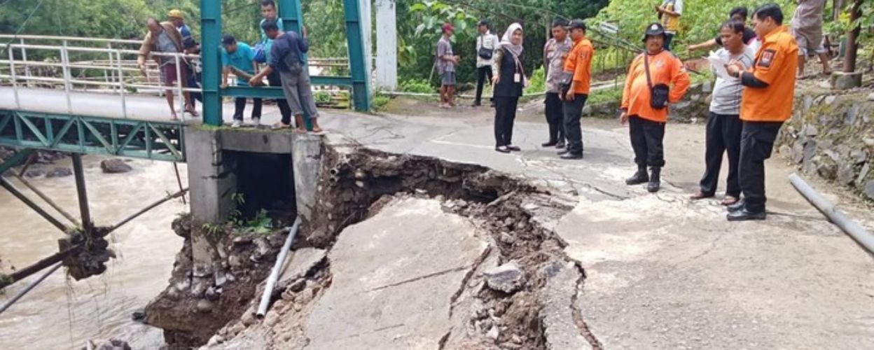 ditutup-jalan-tembusan-undip-unnes-longsor-pengendara-diimbau-lewat-jalur-lain