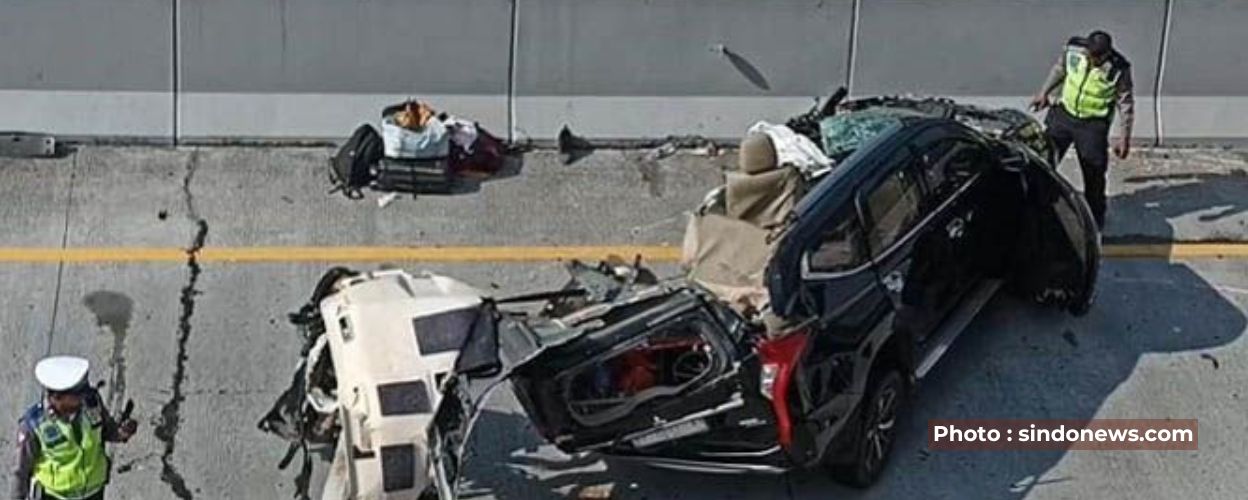 empat-orang-tewas-usai-mobil-pajero-tabrak-truk-di-tol-semarang-batang