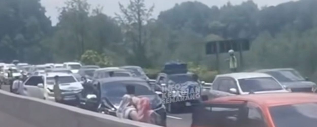 kecelakaan-diduga-tak-jaga-jarak-aman-kecelakaan-beruntun-terjadi-di-jalan-tol-ungaran-bawen