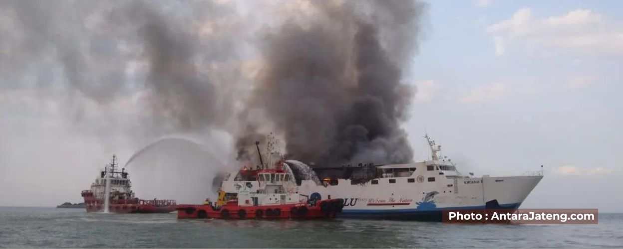 kapal-km-kirana-i-terbakar-di-perairan-semarang-seluruh-kru-kapal-selamat