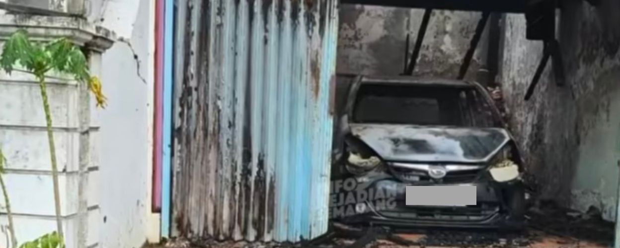 kebakaran-sebuah-rumah-di-karangrejo-semarang-hangus-akibat-korsleting-accu-mobil