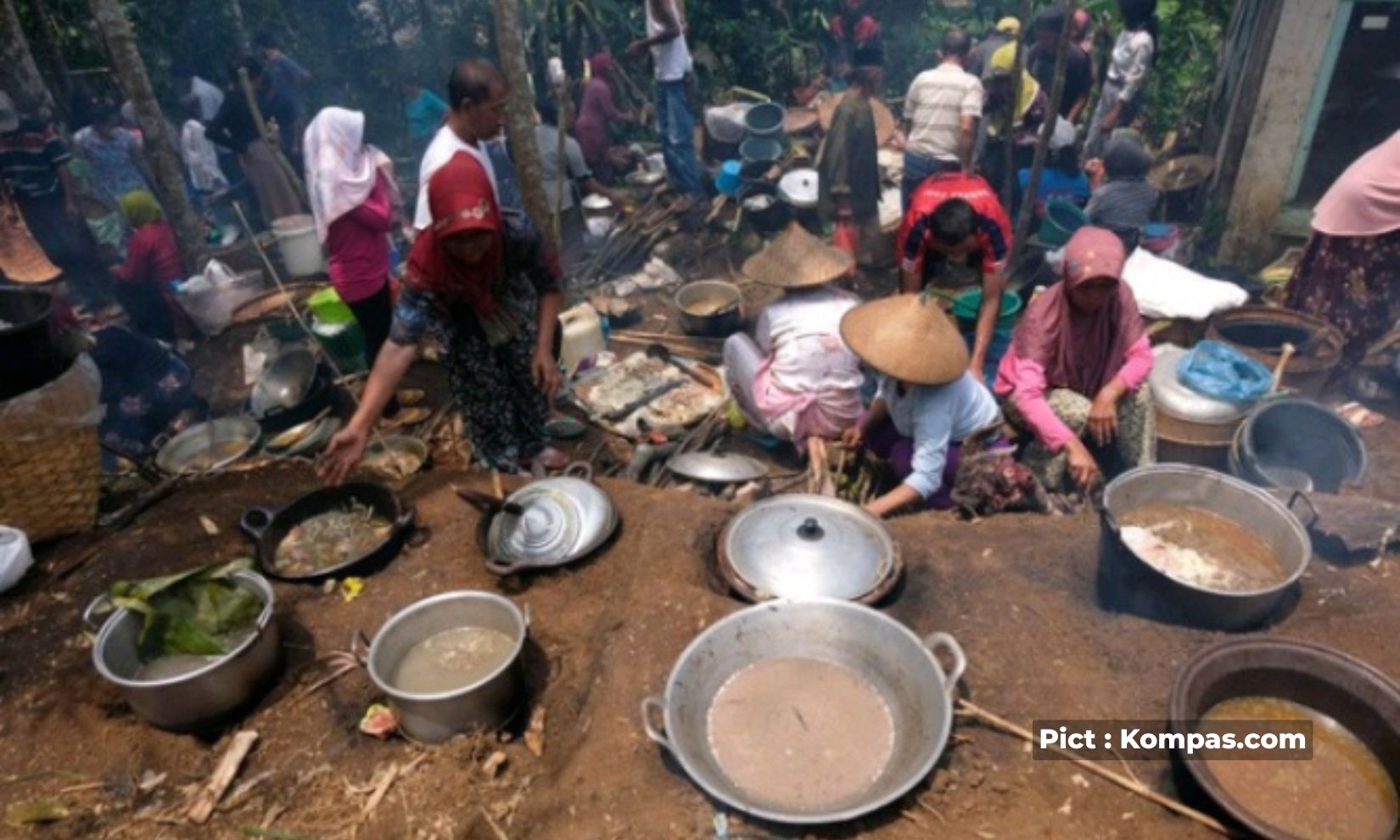 rewang-tradisi-gotong-royong-khas-masyarakat-jawa-yang-masih-lestari-hingga-kini