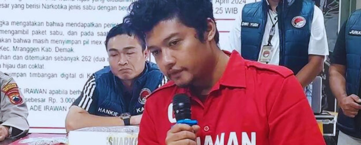 polisi-tangkap-pengedar-dengan-barang-bukti-1-kg-sabu-dan-263-butir-ekstasi-di-semarang