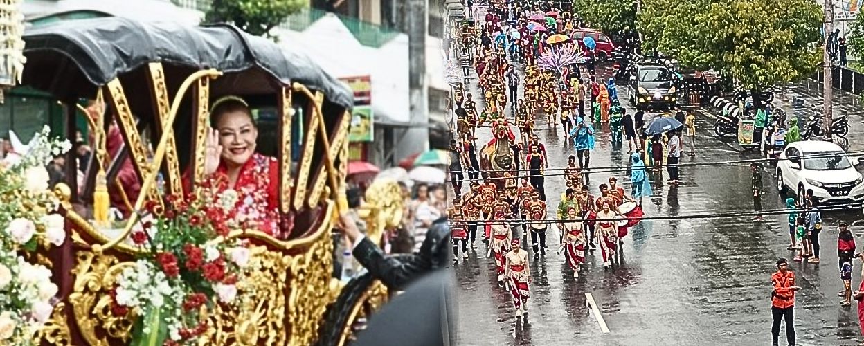 hujan-deras-tak-surutkan-pagelaran-kirab-dugderan-kota-semarang