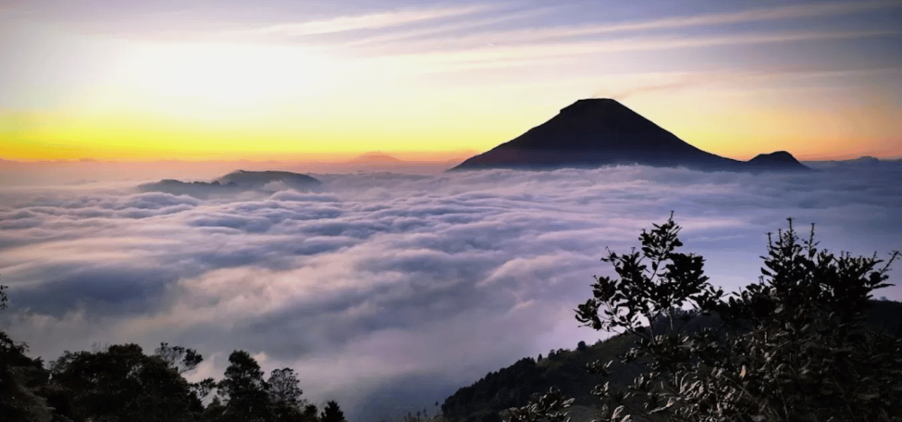 menyusuri-keindahan-alam-di-bukit-sikunir-tempat-sunrise-paling-spektakuler