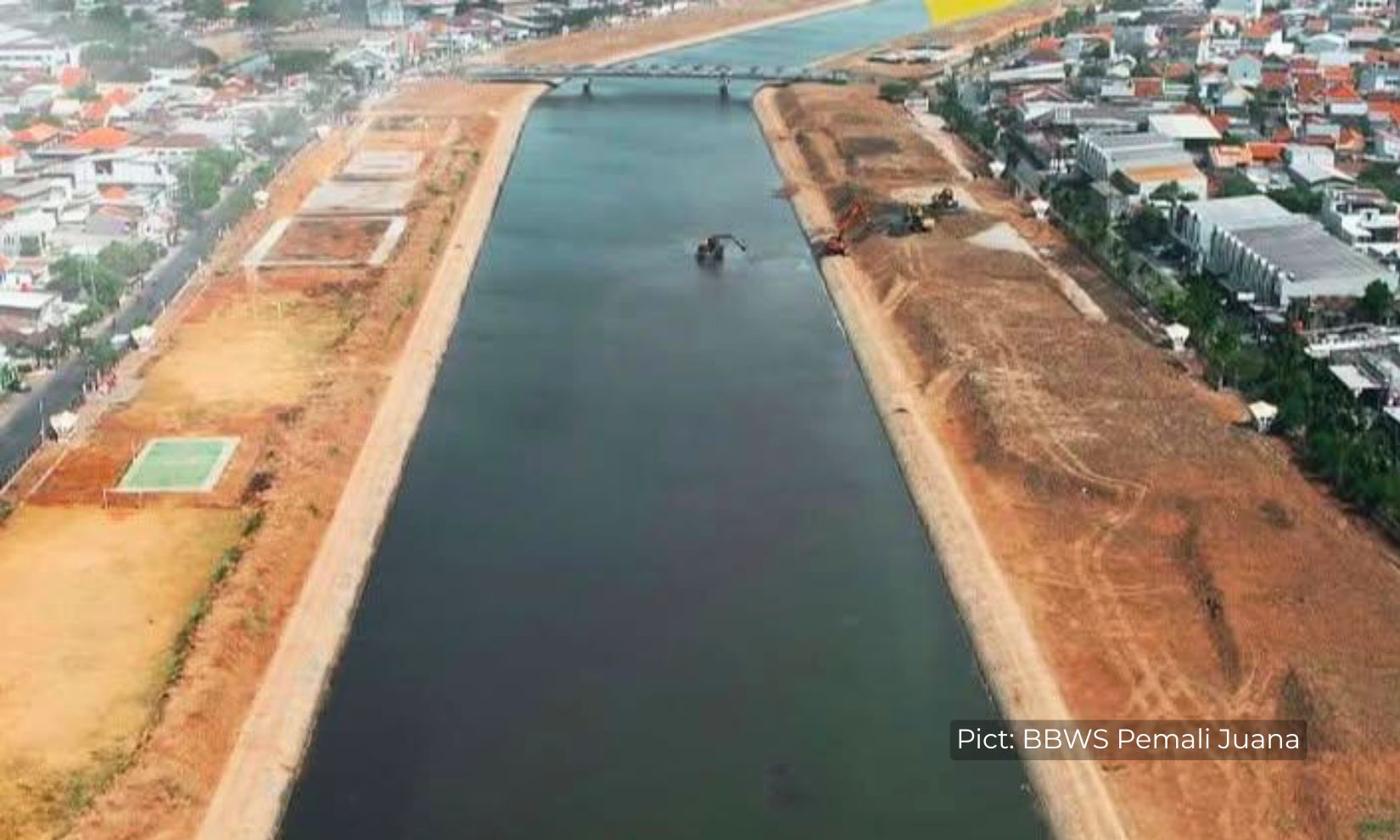bbws-pemali-juana-keruk-sedimentasi-di-sungai-banjir-kanal-timur-imbau-masyarakat-tak-buang-sampah-ke-sungai