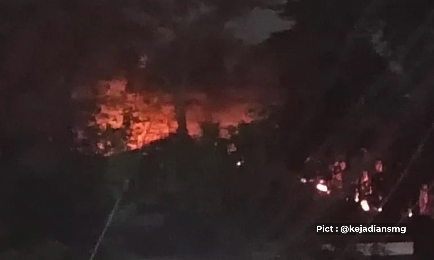 lahan-di-belakang-perum-ketileng-indah-semarang-terbakar-waspada-musim-kemarau-ini-nomor-damkar-semarang