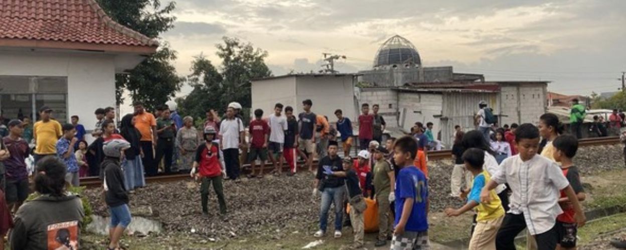nekat-terobos-palang-rel-siswi-smkn-10-semarang-tewas-tertabrak-ka