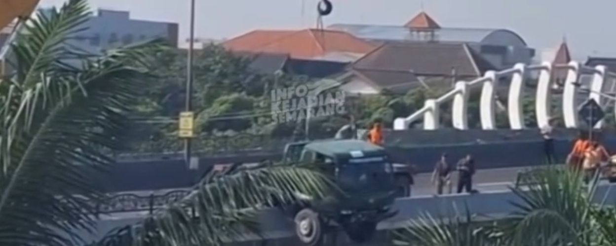 kecelakaan-truk-tronton-nyaris-terjun-dari-flyover-madukoro-semarang-tidak-ada-korban-jiwa